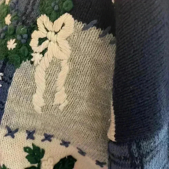 Carolina Colours women’s size large holiday zip up sweater. - Picture 7 of 10